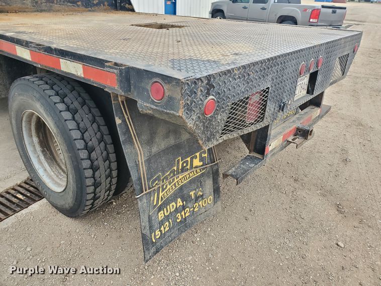 image for item HW9586 2007 Chevrolet C7500  flatbed truck