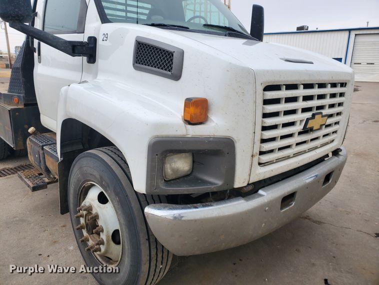 image for item HW9586 2007 Chevrolet C7500  flatbed truck