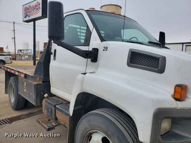 image for item HW9586 2007 Chevrolet C7500  flatbed truck