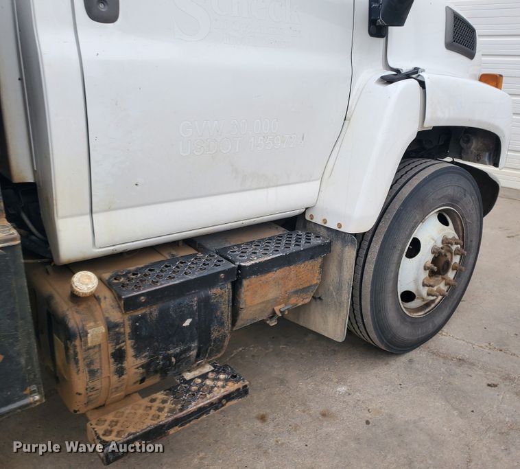 image for item HW9586 2007 Chevrolet C7500  flatbed truck