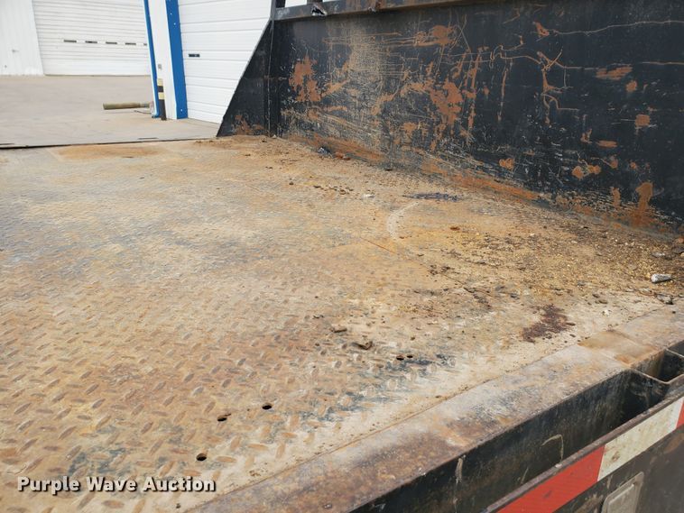 image for item HW9586 2007 Chevrolet C7500  flatbed truck