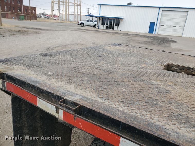 image for item HW9586 2007 Chevrolet C7500  flatbed truck