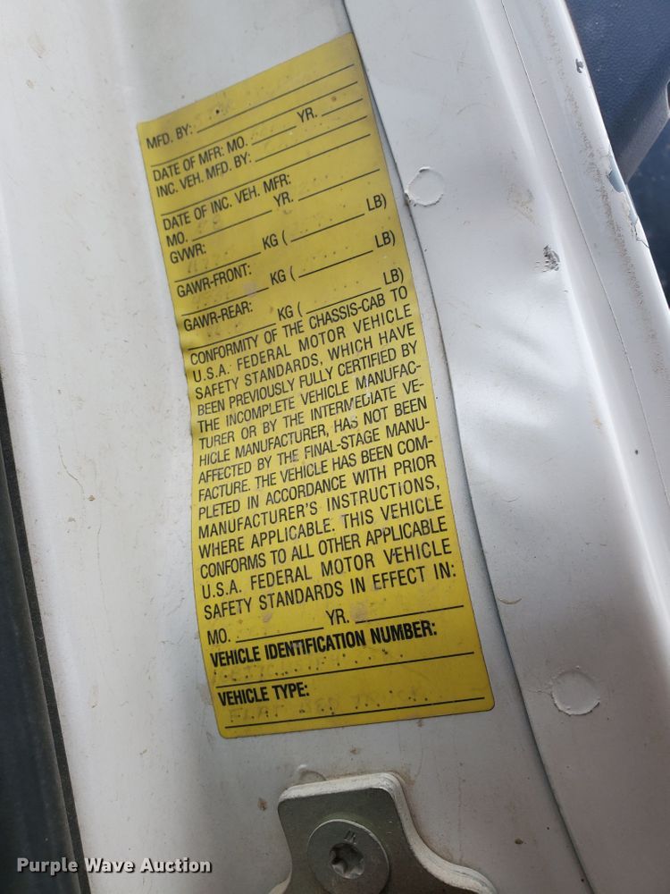 image for item HW9586 2007 Chevrolet C7500  flatbed truck