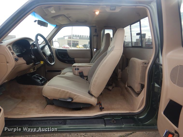 image for item HW9752 2001 Ford Ranger  SuperCab pickup truck