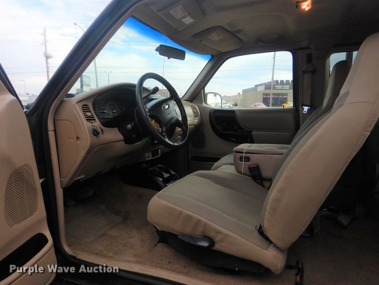 image for item HW9752 2001 Ford Ranger  SuperCab pickup truck