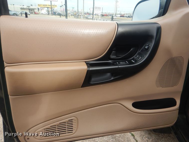 image for item HW9752 2001 Ford Ranger  SuperCab pickup truck