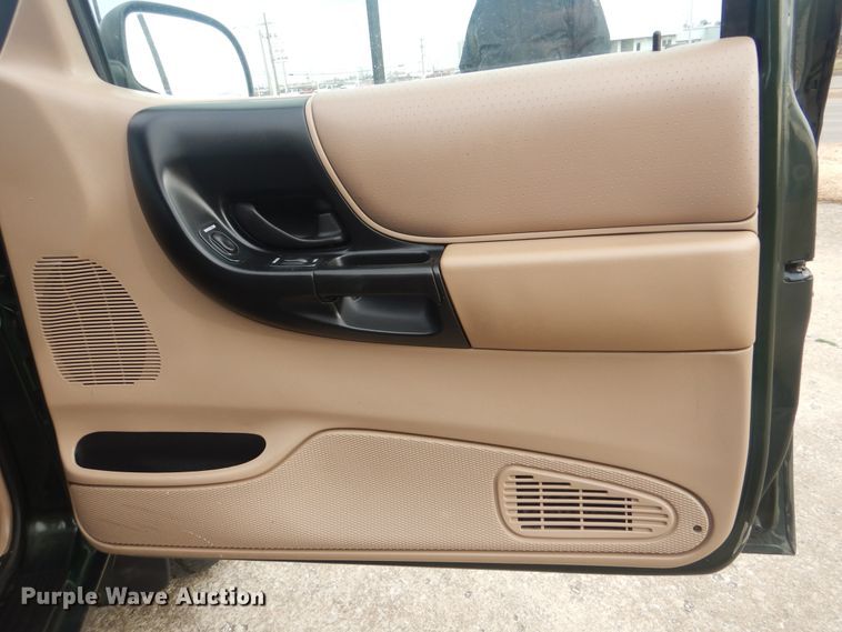 image for item HW9752 2001 Ford Ranger  SuperCab pickup truck