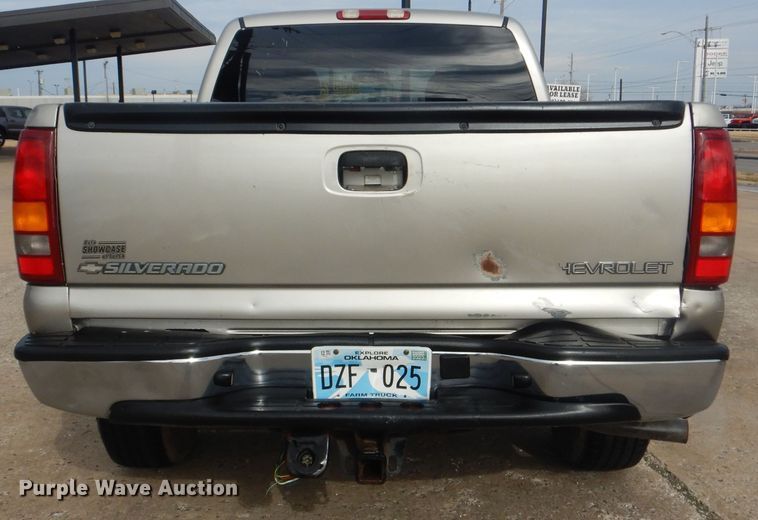 image for item HW9753 2002 Chevrolet Silverado 1500 Ext. Cab pickup truck