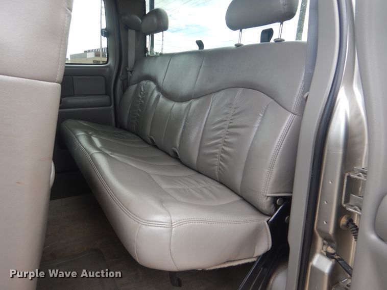 image for item HW9753 2002 Chevrolet Silverado 1500 Ext. Cab pickup truck