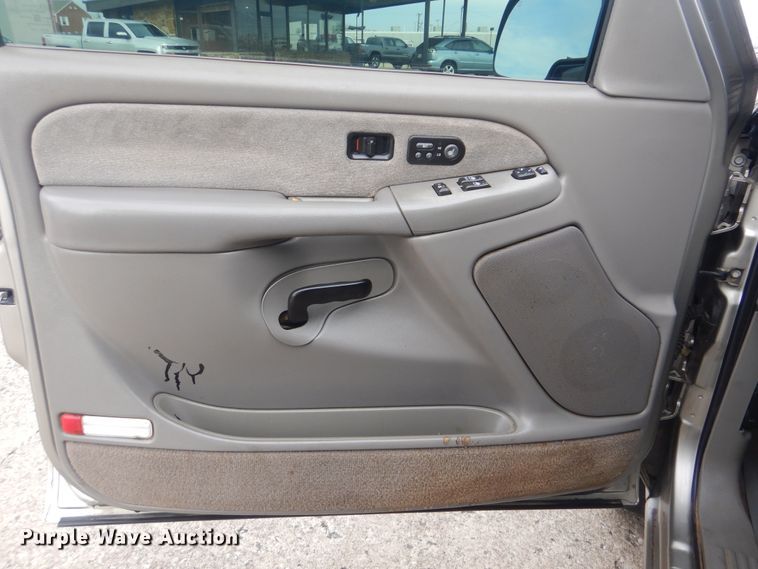 image for item HW9753 2002 Chevrolet Silverado 1500 Ext. Cab pickup truck