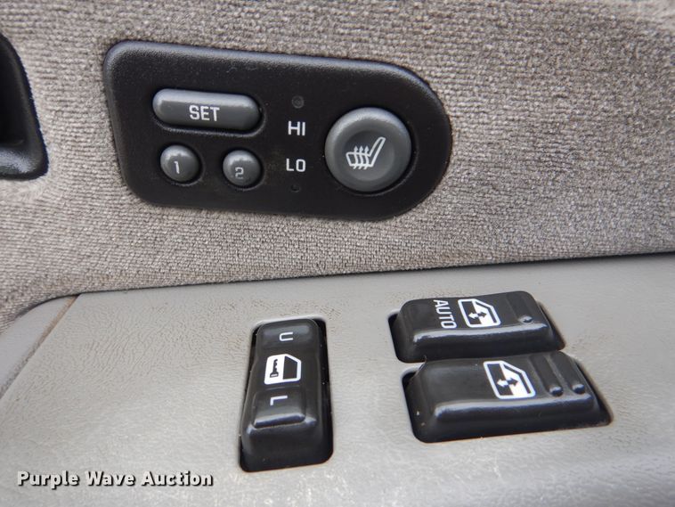 image for item HW9753 2002 Chevrolet Silverado 1500 Ext. Cab pickup truck