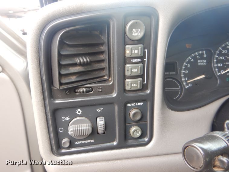 image for item HW9753 2002 Chevrolet Silverado 1500 Ext. Cab pickup truck