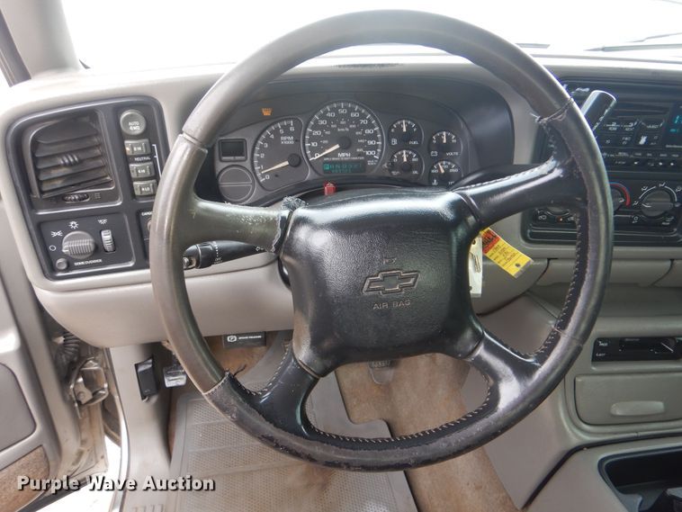 image for item HW9753 2002 Chevrolet Silverado 1500 Ext. Cab pickup truck