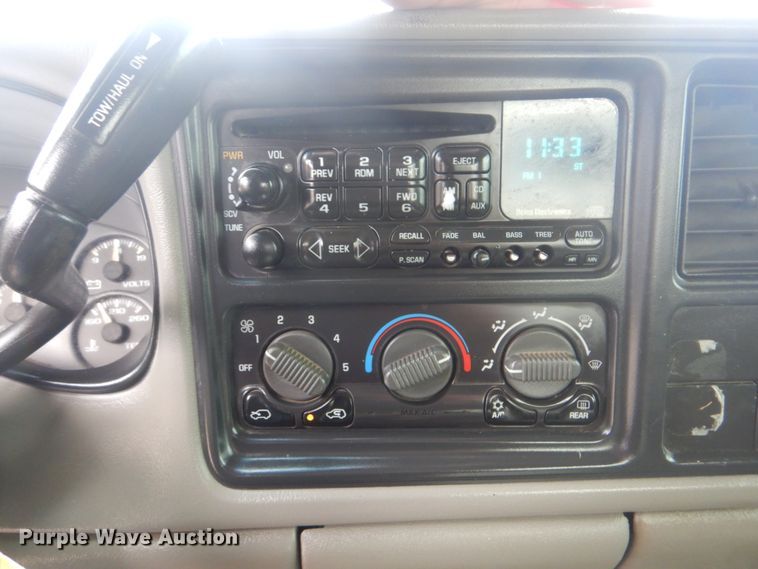 image for item HW9753 2002 Chevrolet Silverado 1500 Ext. Cab pickup truck