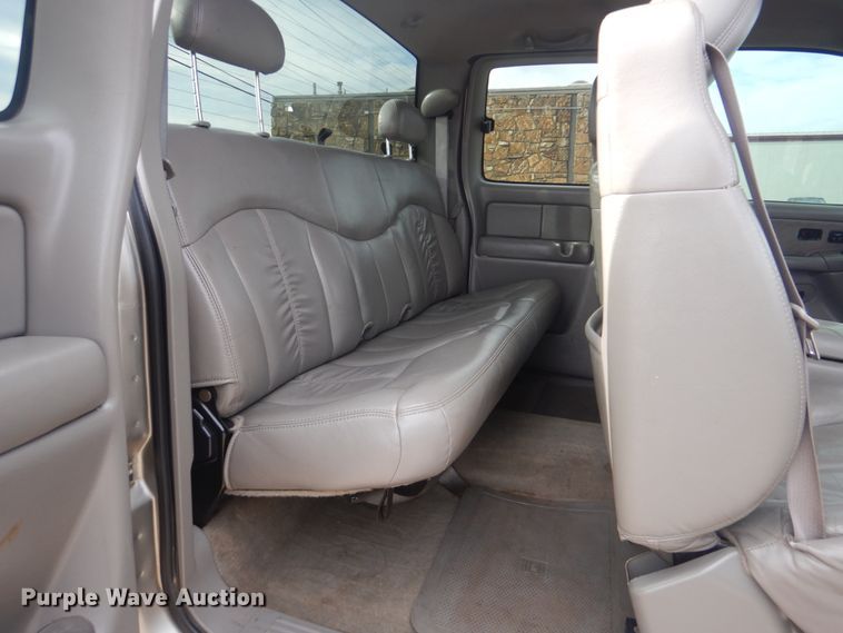 image for item HW9753 2002 Chevrolet Silverado 1500 Ext. Cab pickup truck