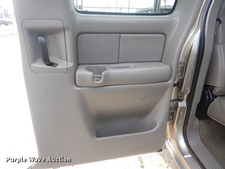 image for item HW9753 2002 Chevrolet Silverado 1500 Ext. Cab pickup truck