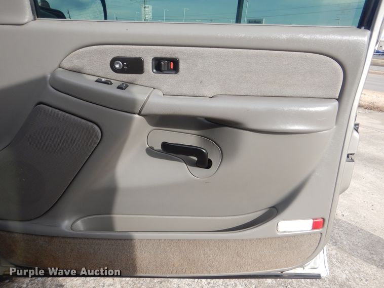 image for item HW9753 2002 Chevrolet Silverado 1500 Ext. Cab pickup truck