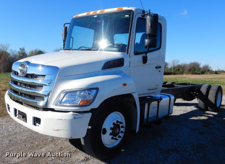 image for item HX9018 2014 Hino 268  truck cab and chassis