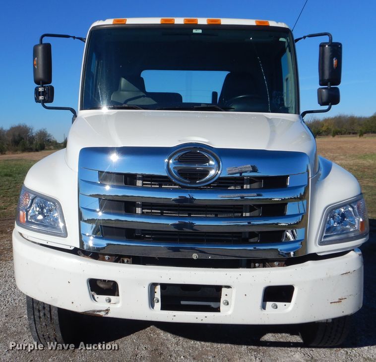 image for item HX9018 2014 Hino 268  truck cab and chassis