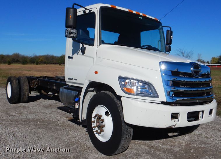 image for item HX9018 2014 Hino 268  truck cab and chassis