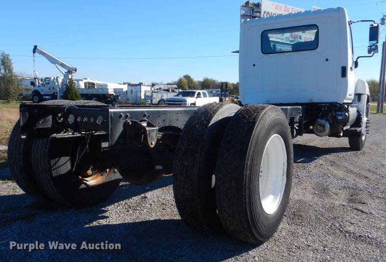 image for item HX9018 2014 Hino 268  truck cab and chassis