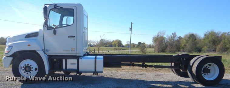 image for item HX9018 2014 Hino 268  truck cab and chassis