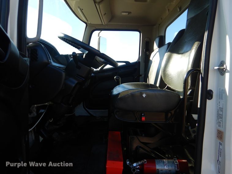 image for item HX9018 2014 Hino 268  truck cab and chassis