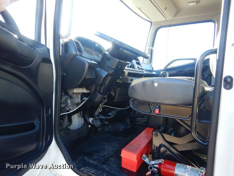 image for item HX9018 2014 Hino 268  truck cab and chassis
