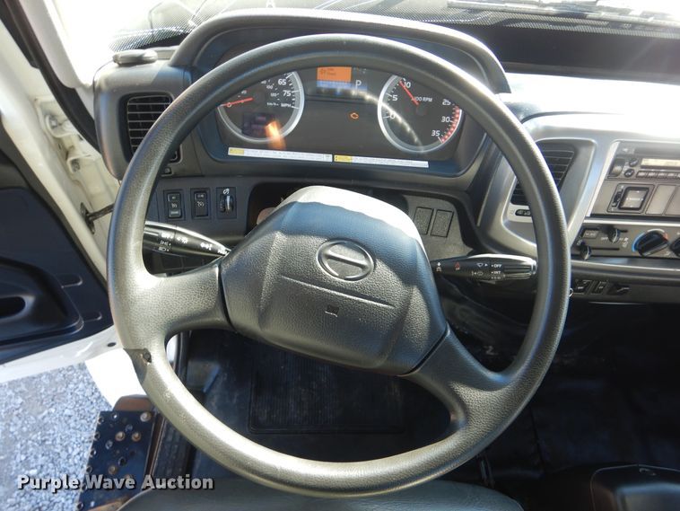 image for item HX9018 2014 Hino 268  truck cab and chassis