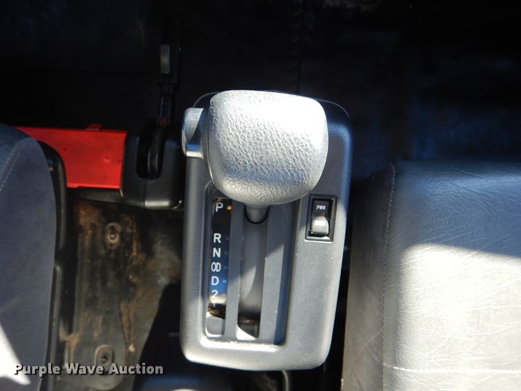 image for item HX9018 2014 Hino 268  truck cab and chassis