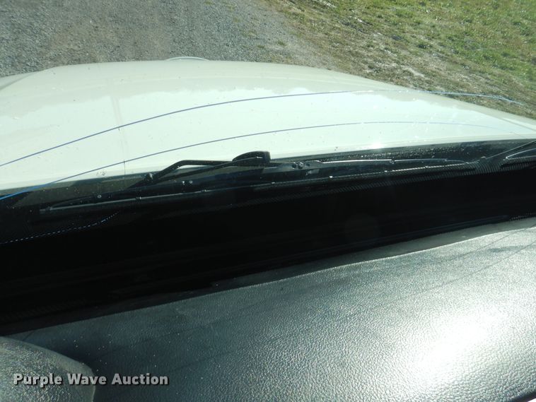 image for item HX9018 2014 Hino 268  truck cab and chassis