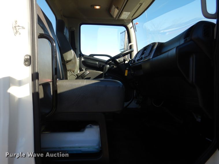 image for item HX9018 2014 Hino 268  truck cab and chassis