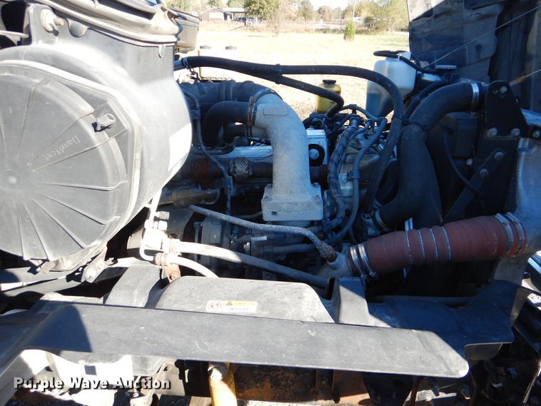 image for item HX9018 2014 Hino 268  truck cab and chassis