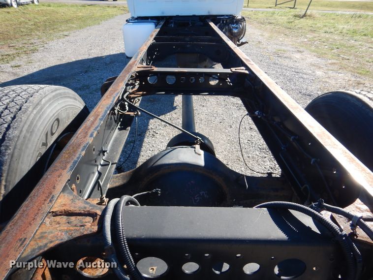 image for item HX9018 2014 Hino 268  truck cab and chassis