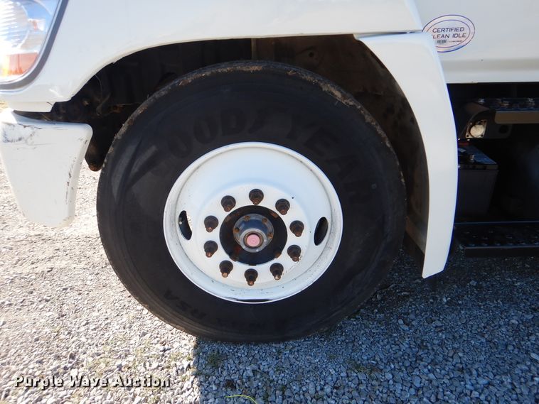 image for item HX9018 2014 Hino 268  truck cab and chassis