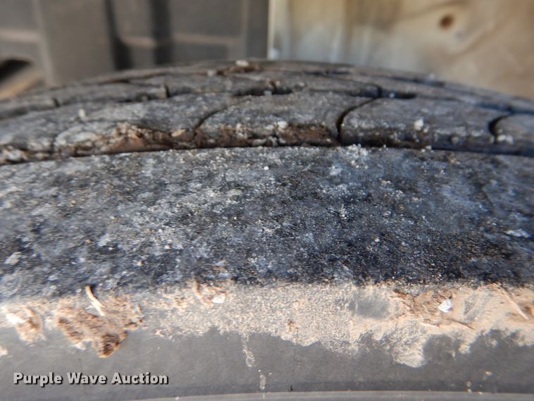 image for item HX9018 2014 Hino 268  truck cab and chassis