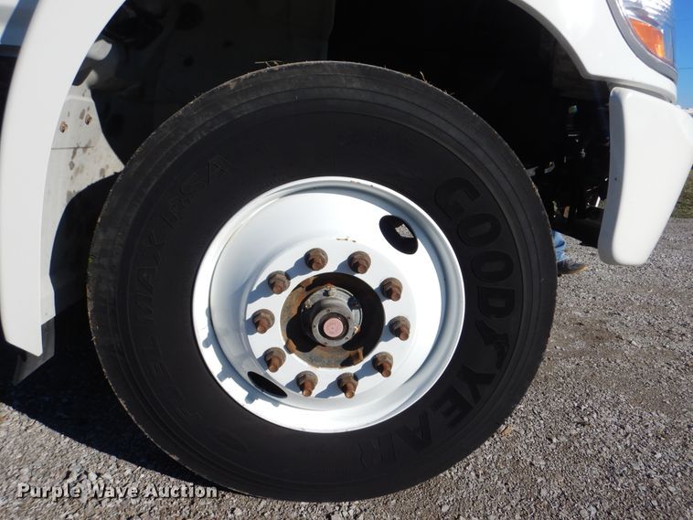 image for item HX9018 2014 Hino 268  truck cab and chassis