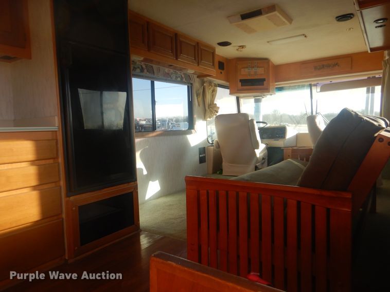 image for item HX9046 1996 Beaver Motor Coaches Monterey  RV