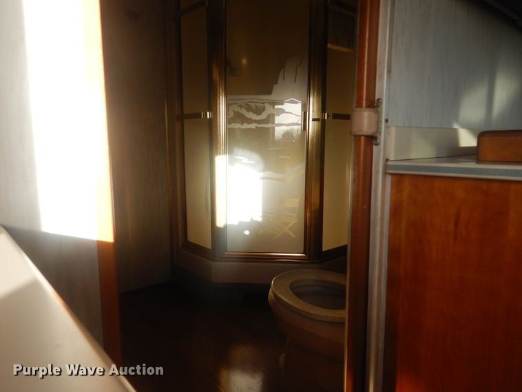 image for item HX9046 1996 Beaver Motor Coaches Monterey  RV