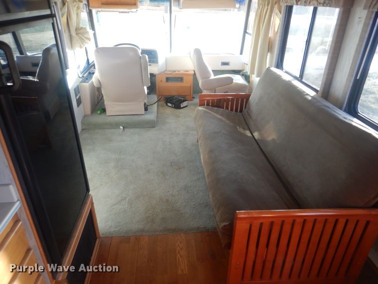 image for item HX9046 1996 Beaver Motor Coaches Monterey  RV