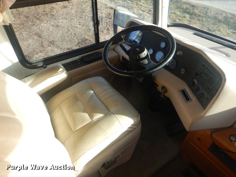 image for item HX9046 1996 Beaver Motor Coaches Monterey  RV