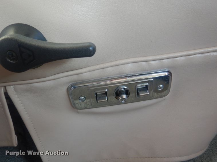 image for item HX9046 1996 Beaver Motor Coaches Monterey  RV