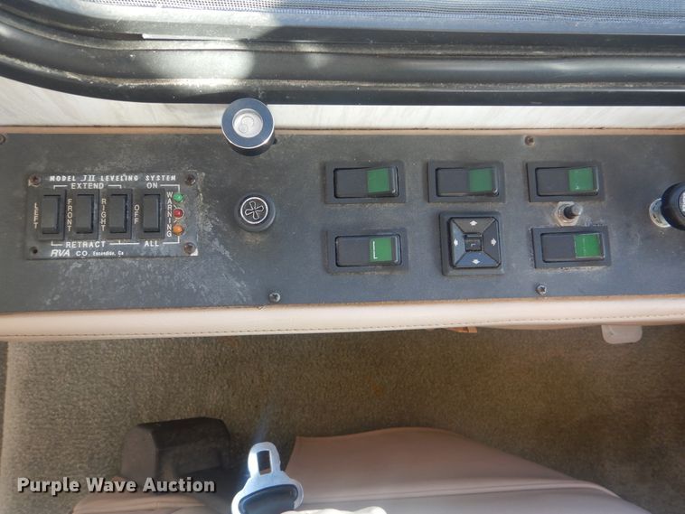 image for item HX9046 1996 Beaver Motor Coaches Monterey  RV