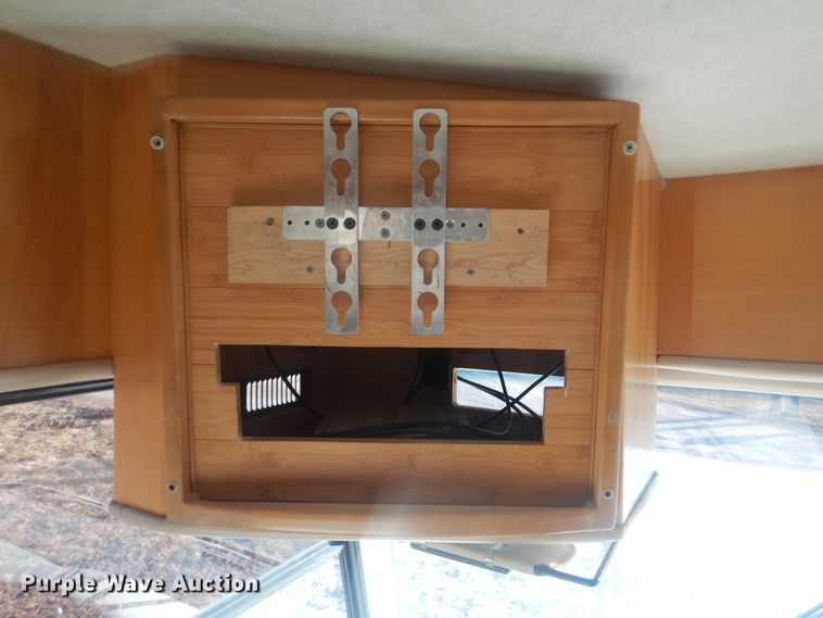 image for item HX9046 1996 Beaver Motor Coaches Monterey  RV