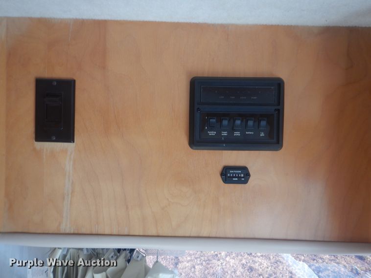 image for item HX9046 1996 Beaver Motor Coaches Monterey  RV