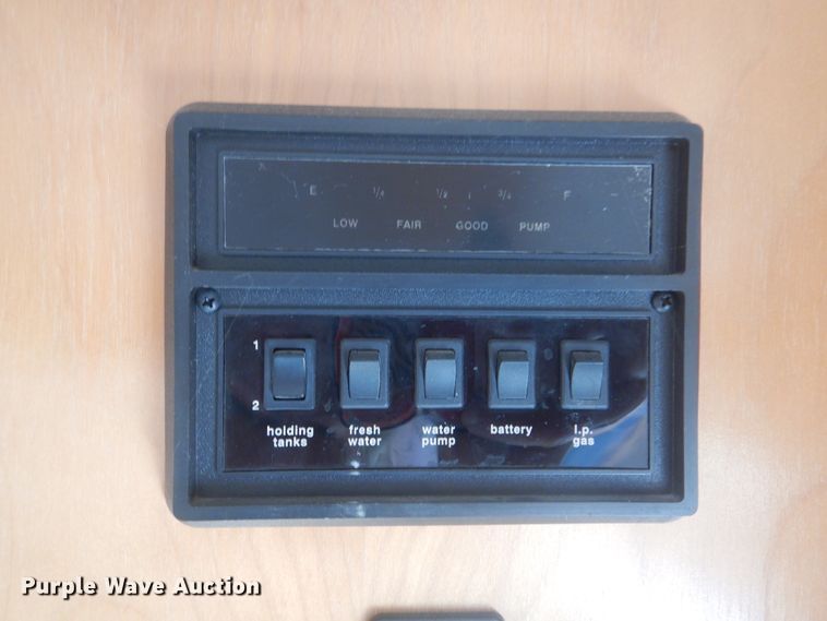 image for item HX9046 1996 Beaver Motor Coaches Monterey  RV