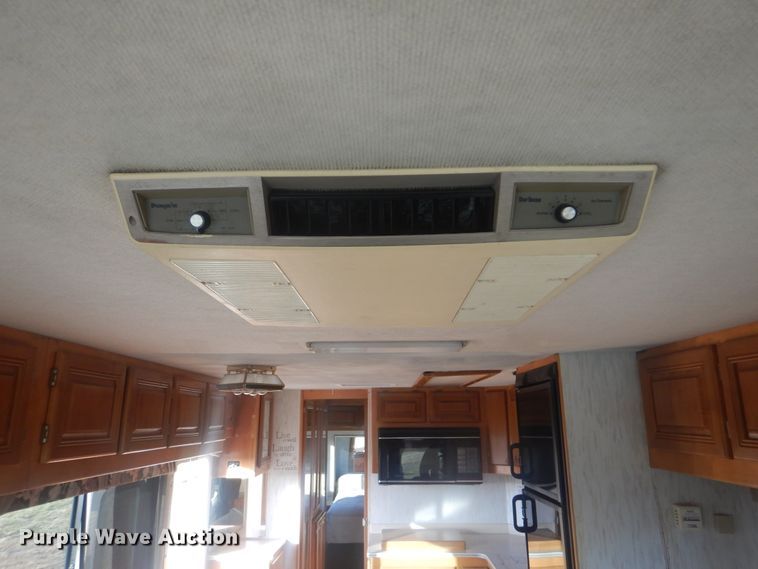 image for item HX9046 1996 Beaver Motor Coaches Monterey  RV