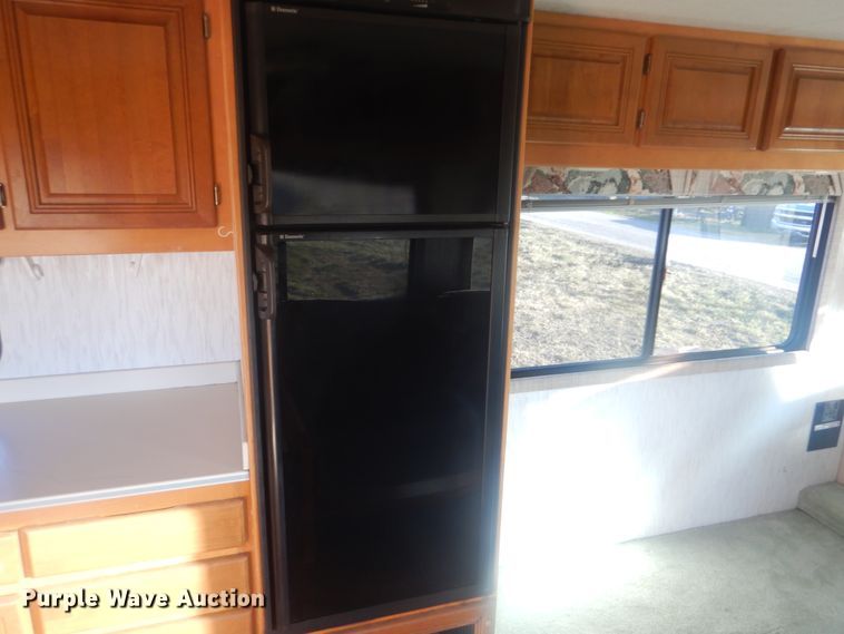 image for item HX9046 1996 Beaver Motor Coaches Monterey  RV