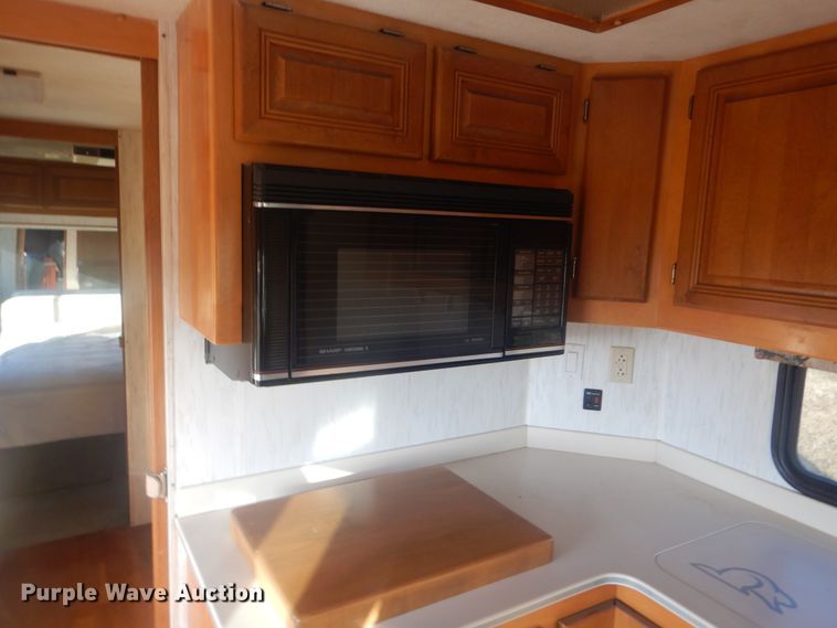 image for item HX9046 1996 Beaver Motor Coaches Monterey  RV