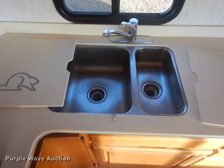 image for item HX9046 1996 Beaver Motor Coaches Monterey  RV